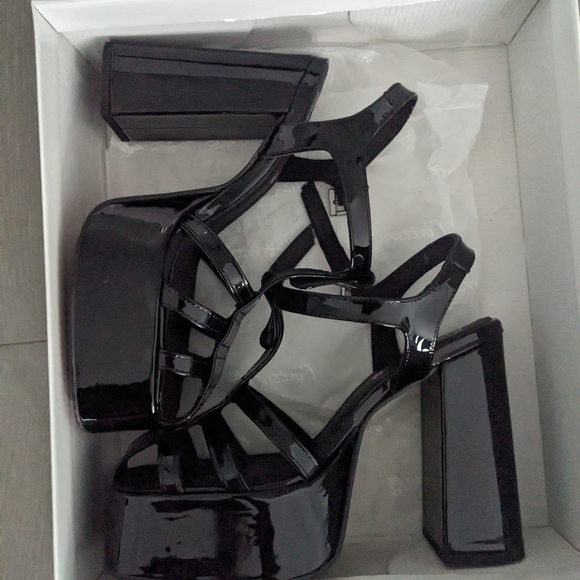 L'Intervalle "Loretta" Platform Sandals - Picture 2 of 6